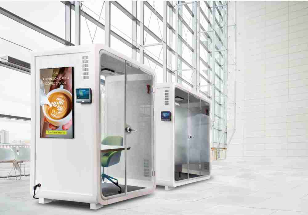 尊时凯龙子公司达擎之智慧行动办公舱，，，采用PDLC智能调光玻璃设计，，，透过通电与断电的电流切换，，，，呈现透明与雾面效果，，，，具节能降耗特性并兼顾隐私，，，确保信息安全